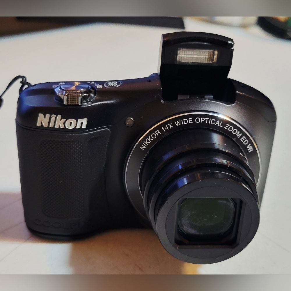 ( SOLD) Nikon COOLPIX L620 18.1 MP CMOS Digital Camera with 14x Zoom Lens